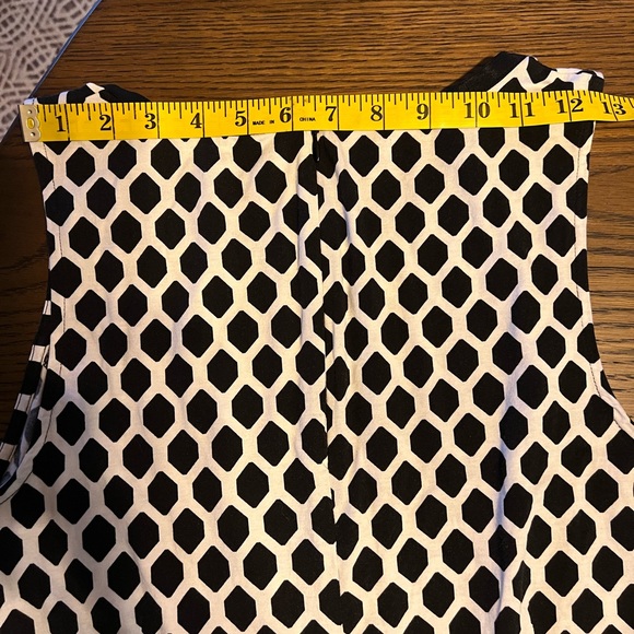 Banana Republic Black and White Peplum Top Medium - Picture 5 of 9